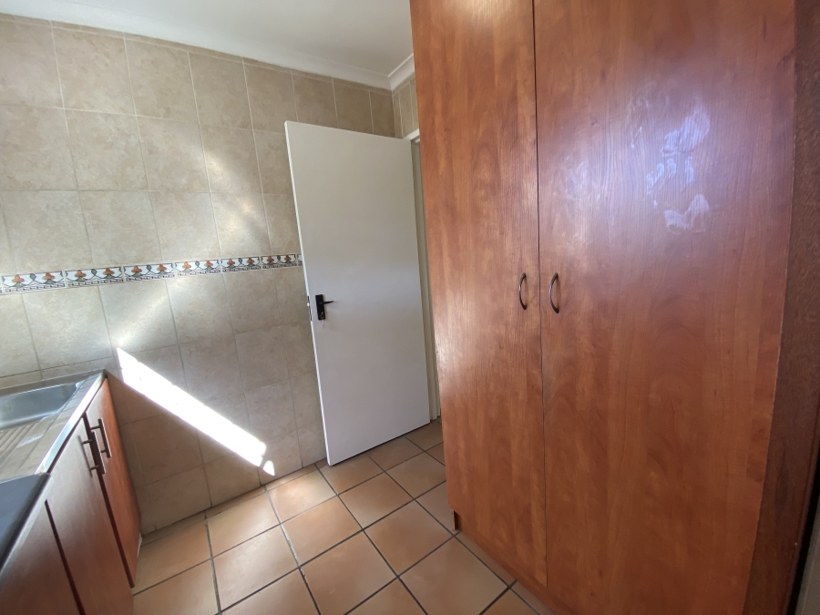 To Let 1 Bedroom Property for Rent in Table View Western Cape